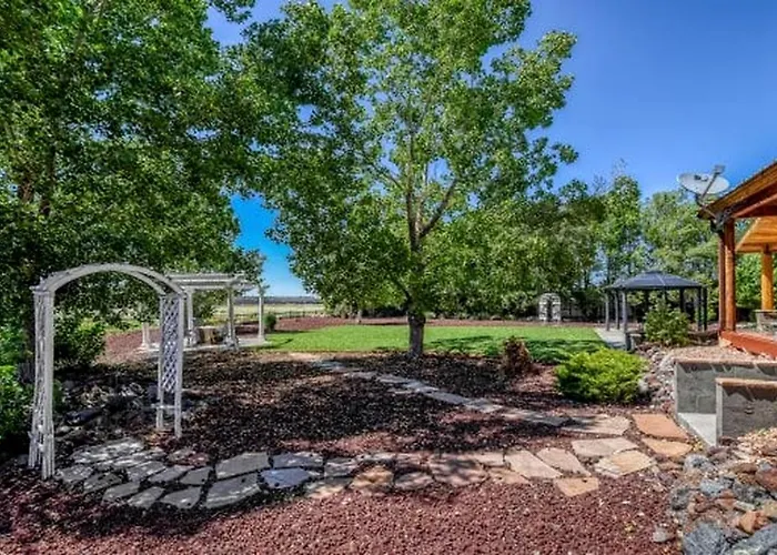 Amazing Spacious Log For Lage Family Groups With Incredible Backyard And Fantastic Views In Williams, Arizona *